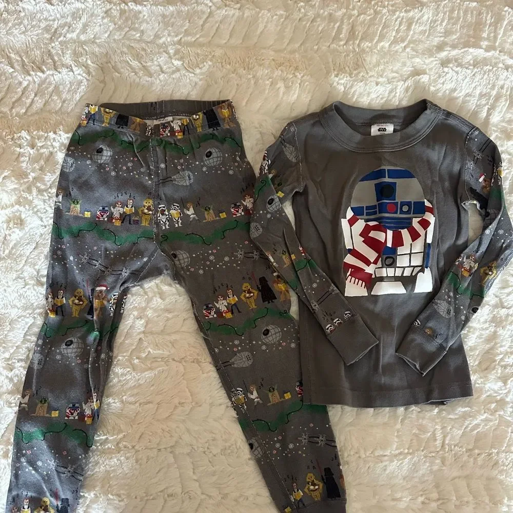 Hanna Andersson Star Wars R2-D2 pajamas (size 4)